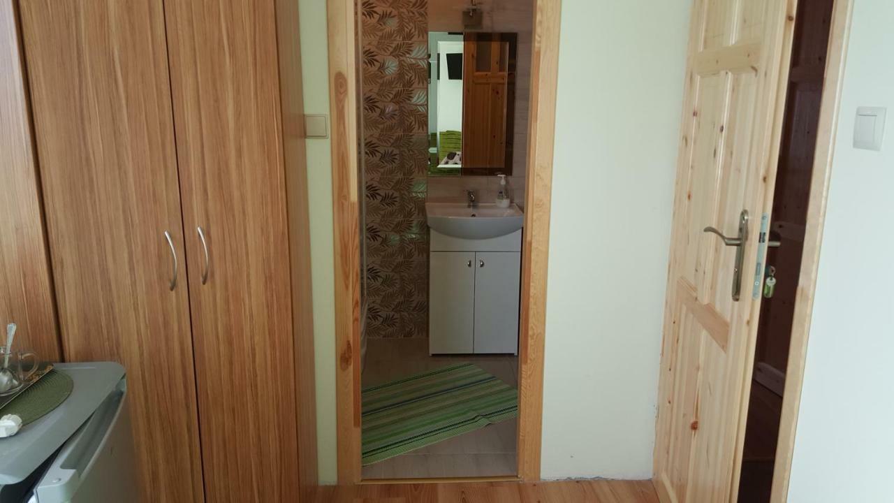 "U Izy" Pokoje Goscinne I Przyczepy Campingowe Großmöllen Exterior foto